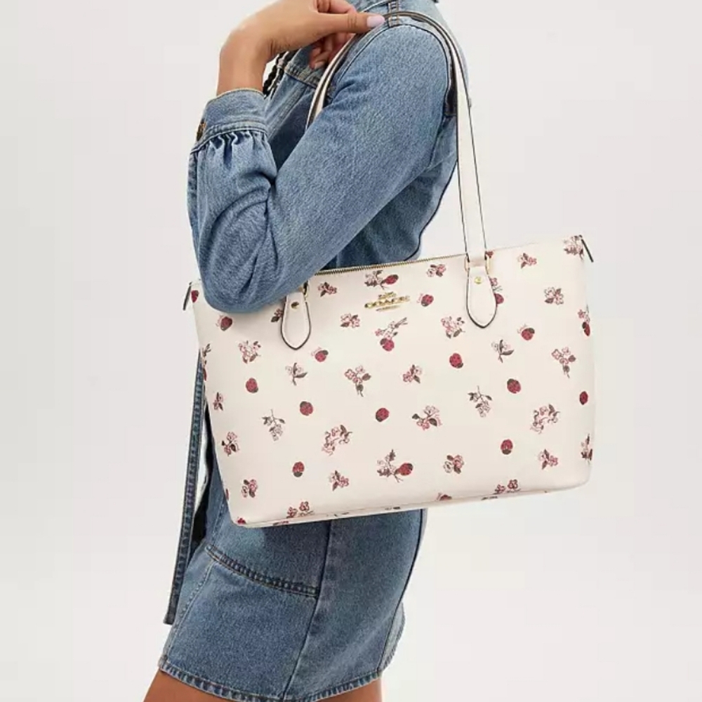 Coach Gallery Ladybud Print Tote